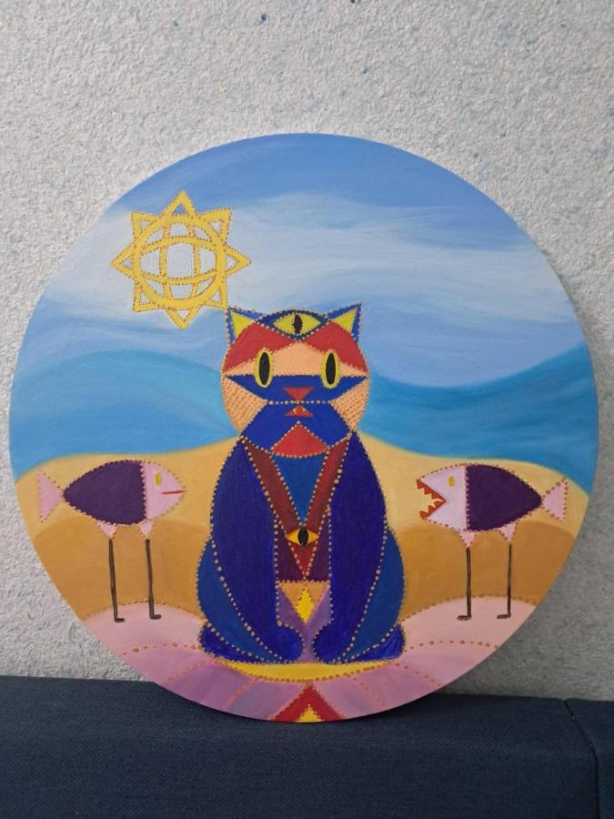 Кот на пляже