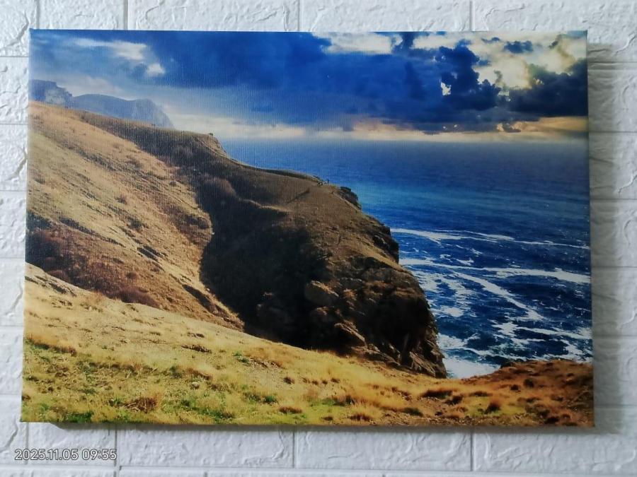 Горы, море, небо.